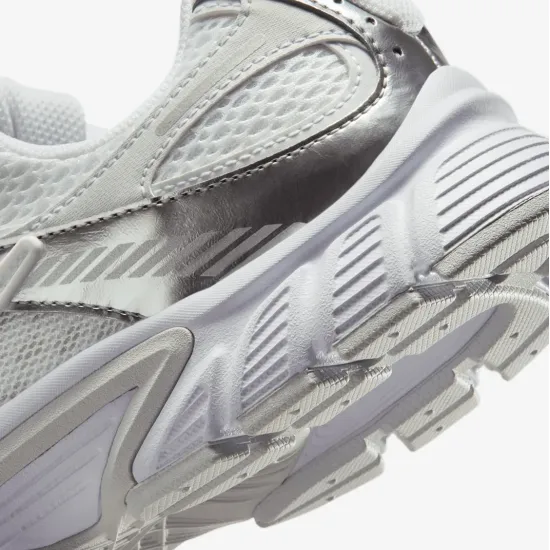 Кросівки Nike V5 RNR HQ7901-112