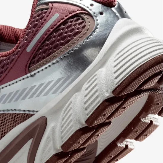 Кросівки Nike V5 RNR HQ7901-200