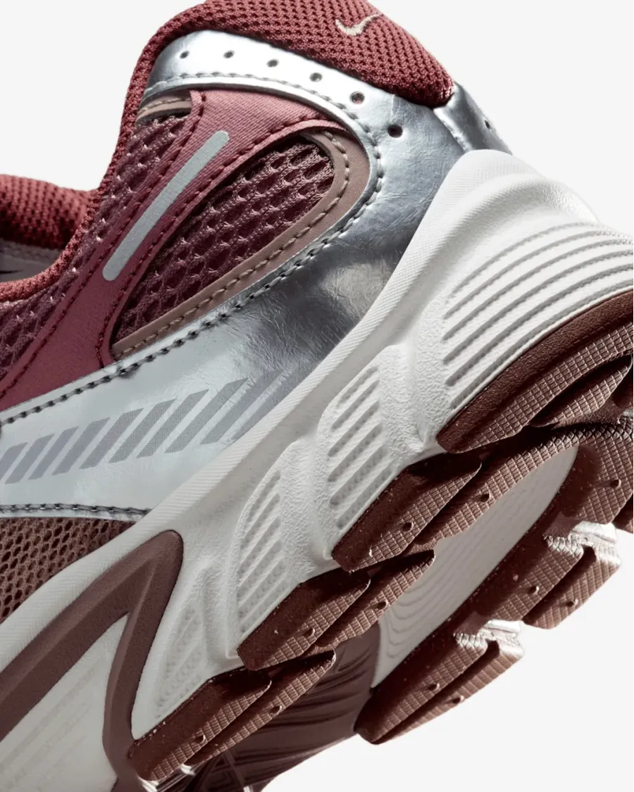 Кросівки Nike V5 RNR HQ7901-200