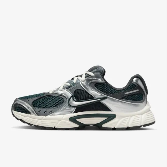 Кросівки Nike V5 RNR HQ7901-300