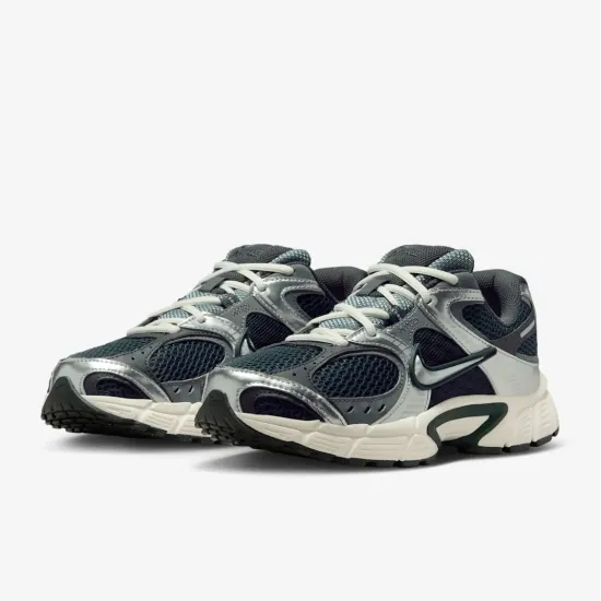 Кросівки Nike V5 RNR HQ7901-300