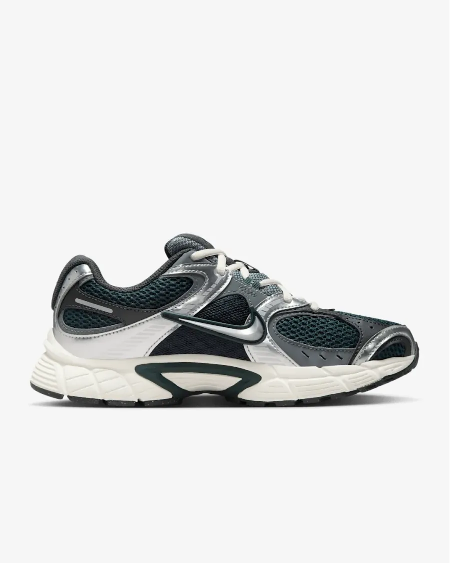 Кросівки Nike V5 RNR HQ7901-300