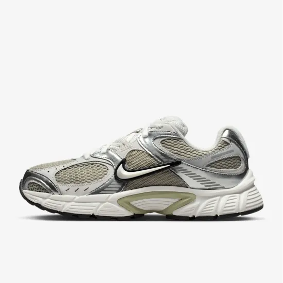 Кросівки Nike V5 RNR HQ7901-301