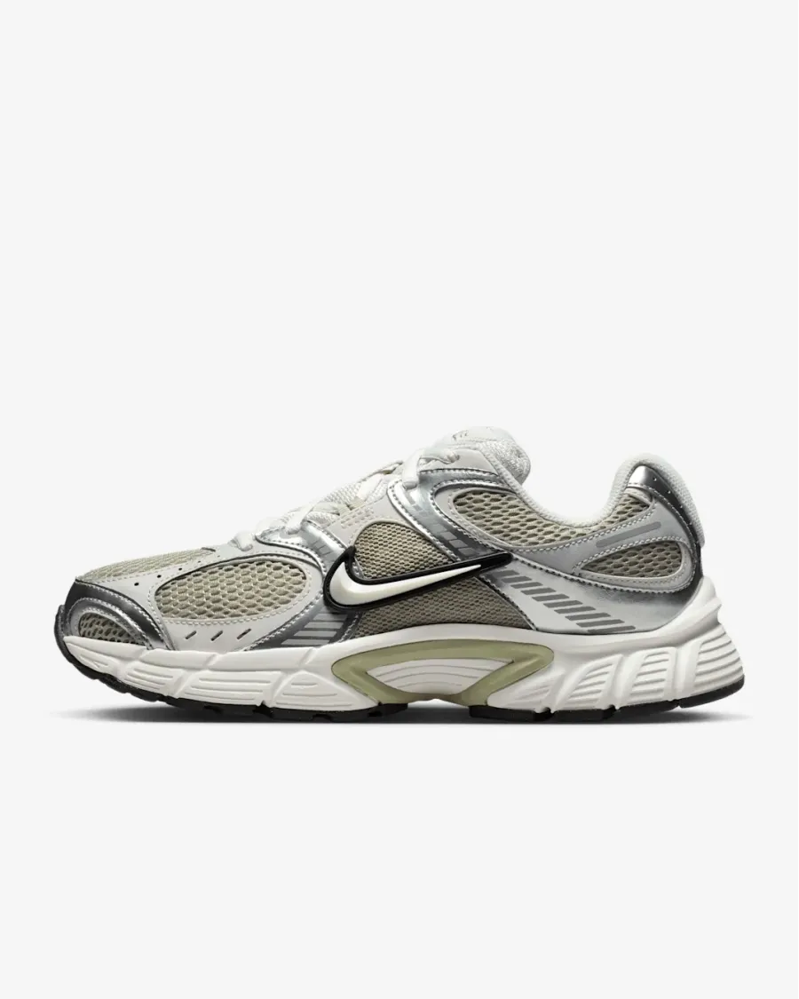 Кросівки Nike V5 RNR HQ7901-301