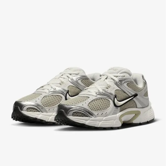Кросівки Nike V5 RNR HQ7901-301