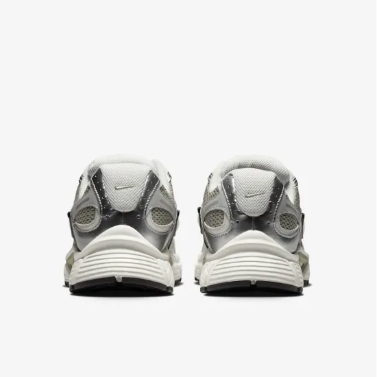 Кросівки Nike V5 RNR HQ7901-301