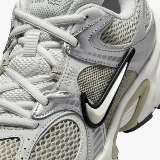 Кросівки Nike V5 RNR HQ7901-301