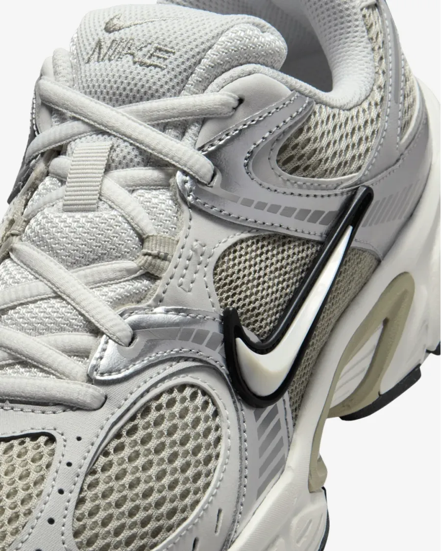 Кросівки Nike V5 RNR HQ7901-301