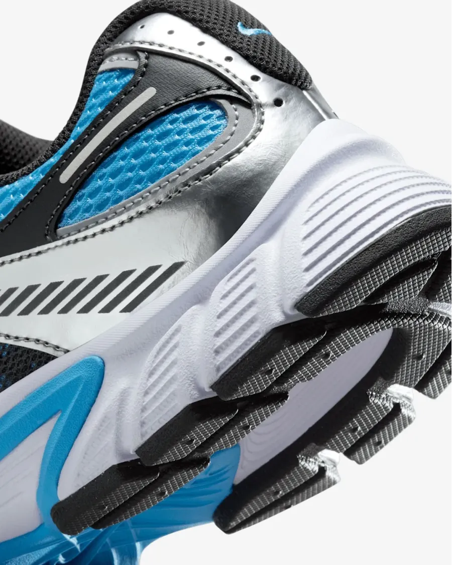 Кросівки Nike V5 RNR HQ7901-400