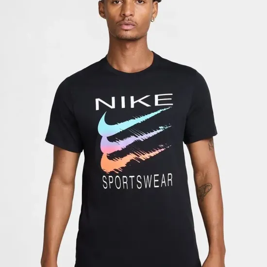 Футболка Nike Sportswear Triple Swoosh HQ8094-010