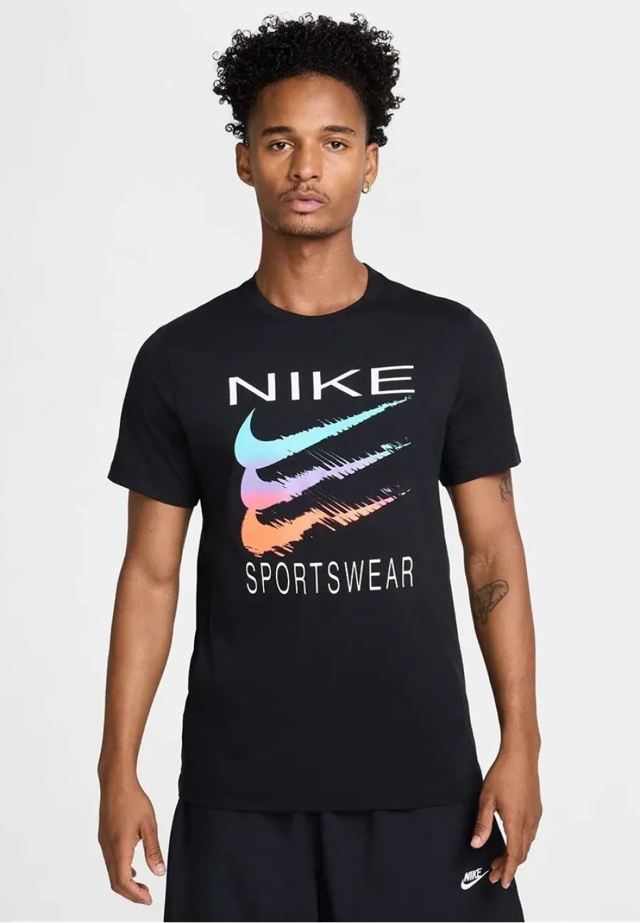 Футболка Nike Sportswear Triple Swoosh HQ8094-010