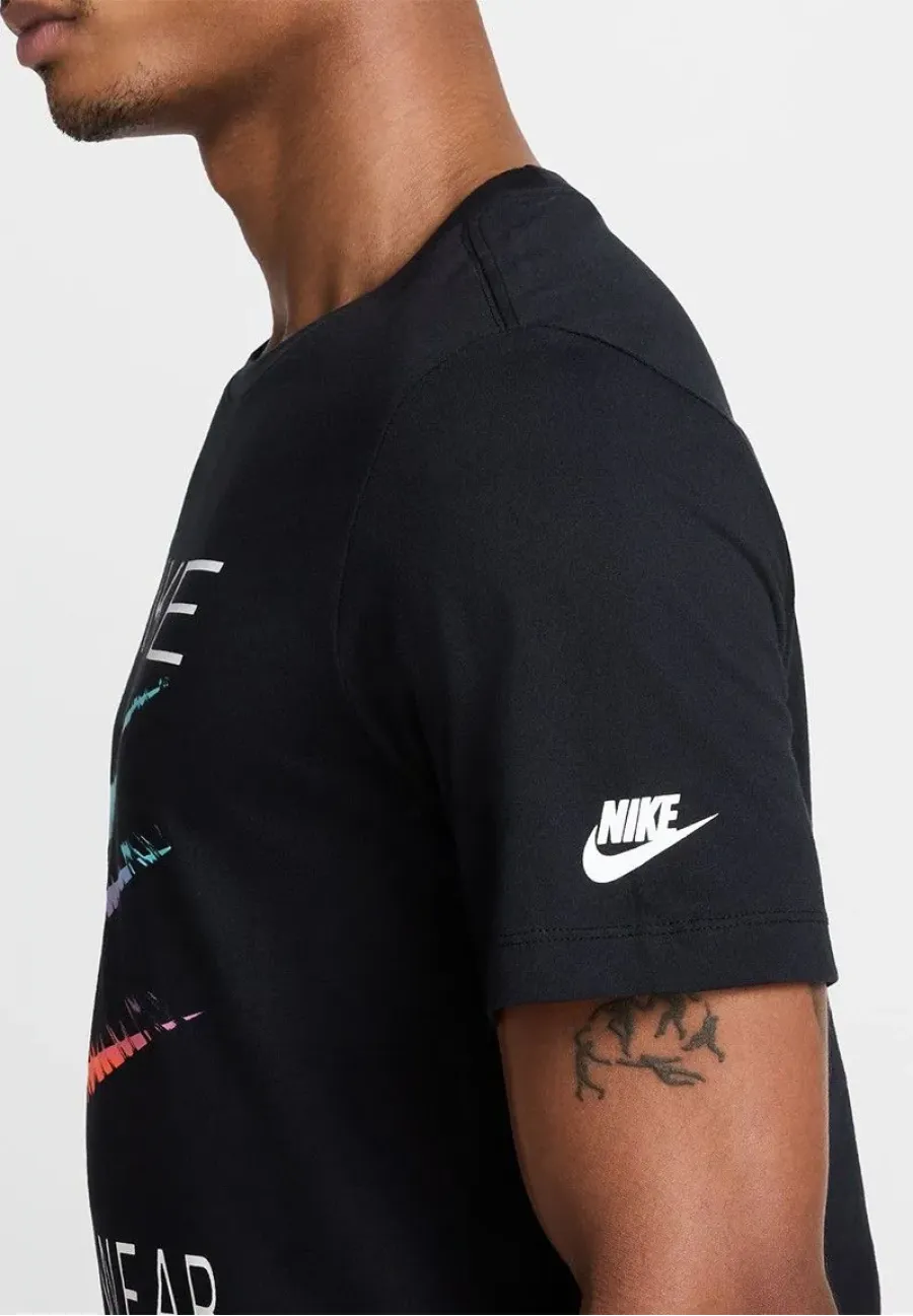 Футболка Nike Sportswear Triple Swoosh HQ8094-010