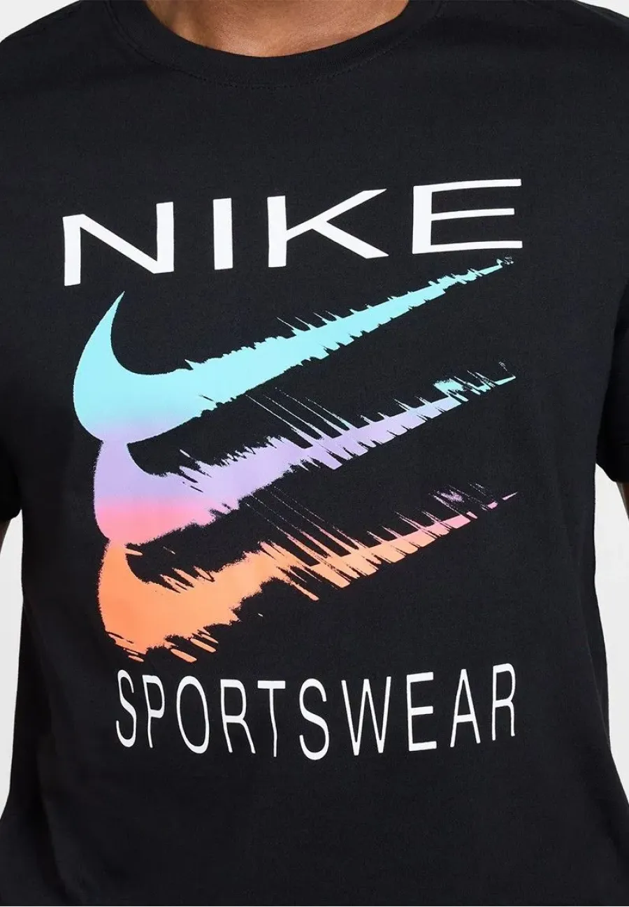 Футболка Nike Sportswear Triple Swoosh HQ8094-010