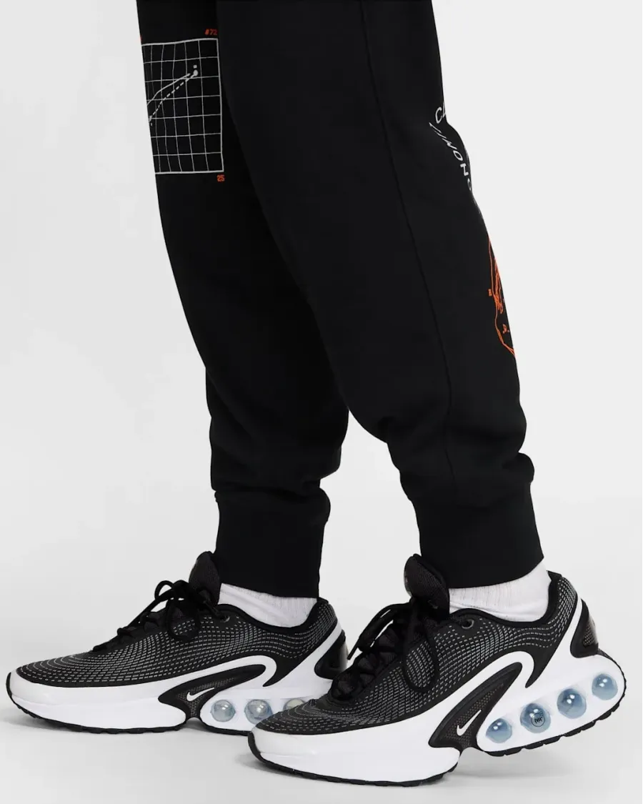 Костюм Nike Club Fleece PO Moon GFX HQ8594-010_HJ2512-010