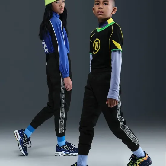 Штани Nike Sportswear Club Dri-FIT HQ9322-010