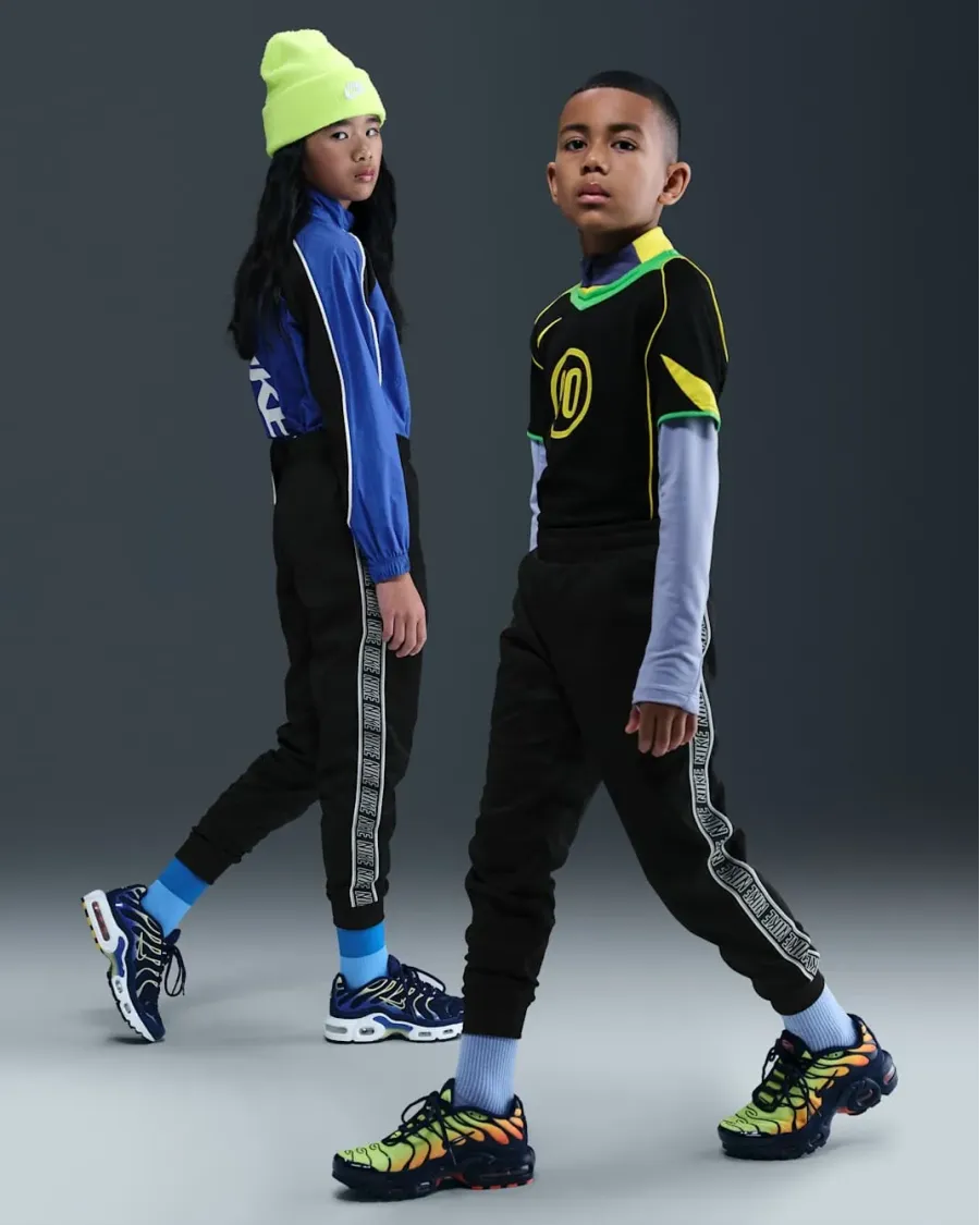 Штани Nike Sportswear Club Dri-FIT HQ9322-010