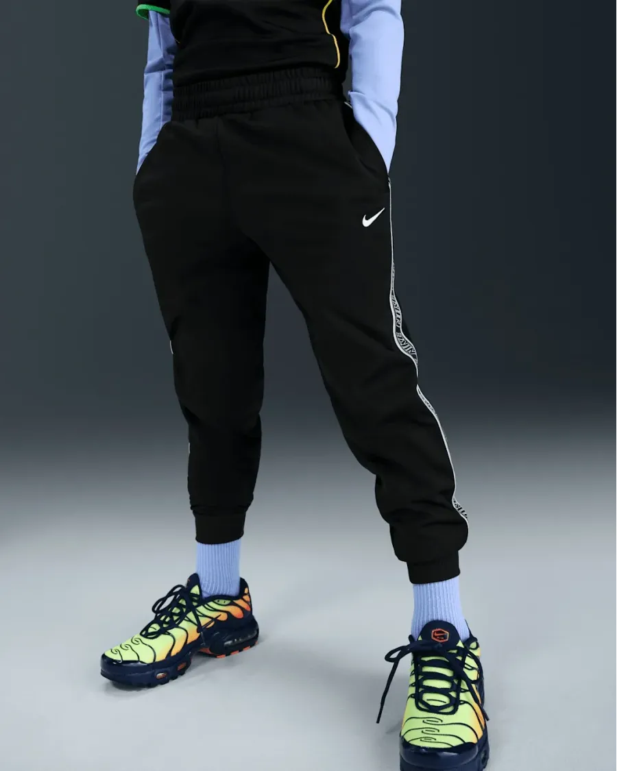 Штани Nike Sportswear Club Dri-FIT HQ9322-010