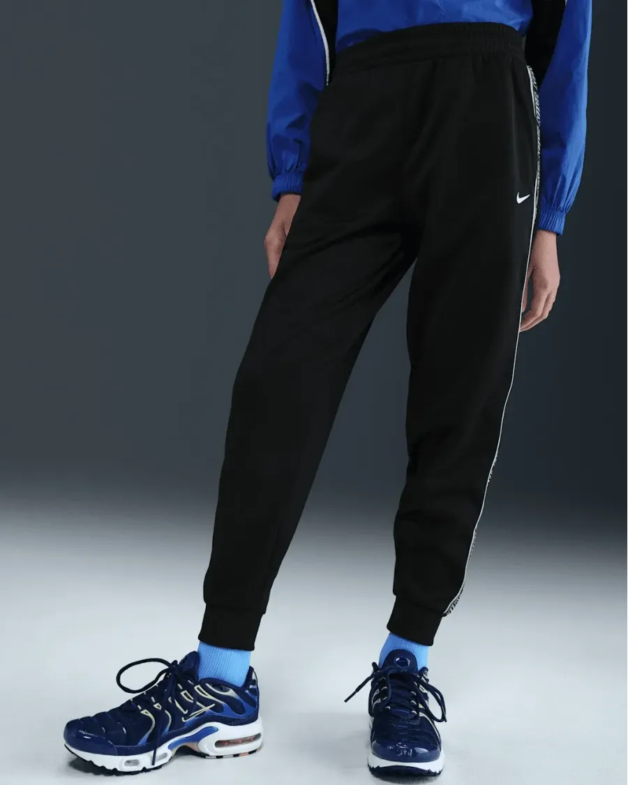 Штани Nike Sportswear Club Dri-FIT HQ9322-010