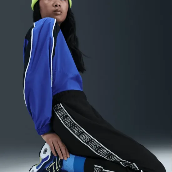 Штани Nike Sportswear Club Dri-FIT HQ9322-010