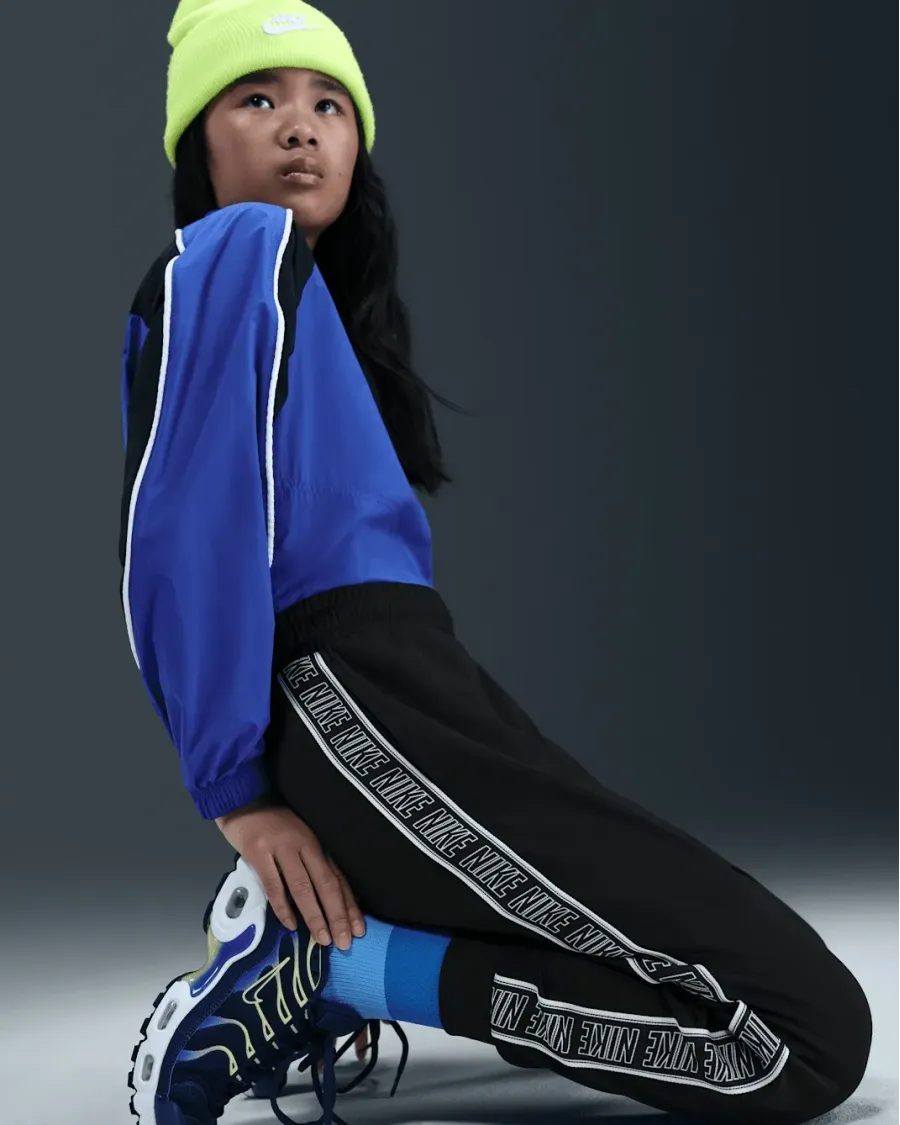 Штани Nike Sportswear Club Dri-FIT HQ9322-010