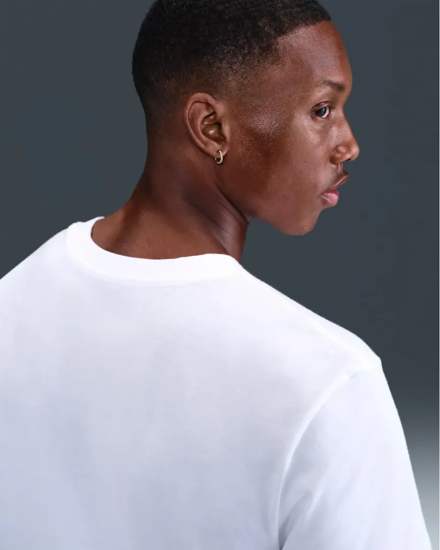Футболка Nike Etched Tee HV1699-100