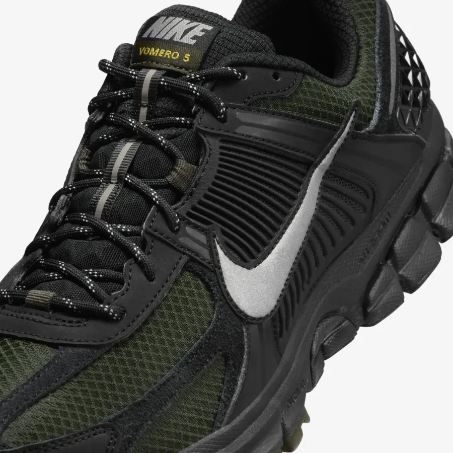 Кросівки Nike Zoom Vomero 5 HV2527-001
