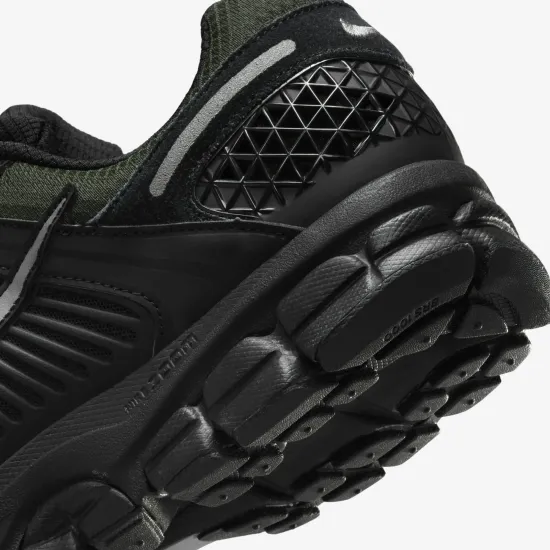 Кросівки Nike Zoom Vomero 5 HV2527-001