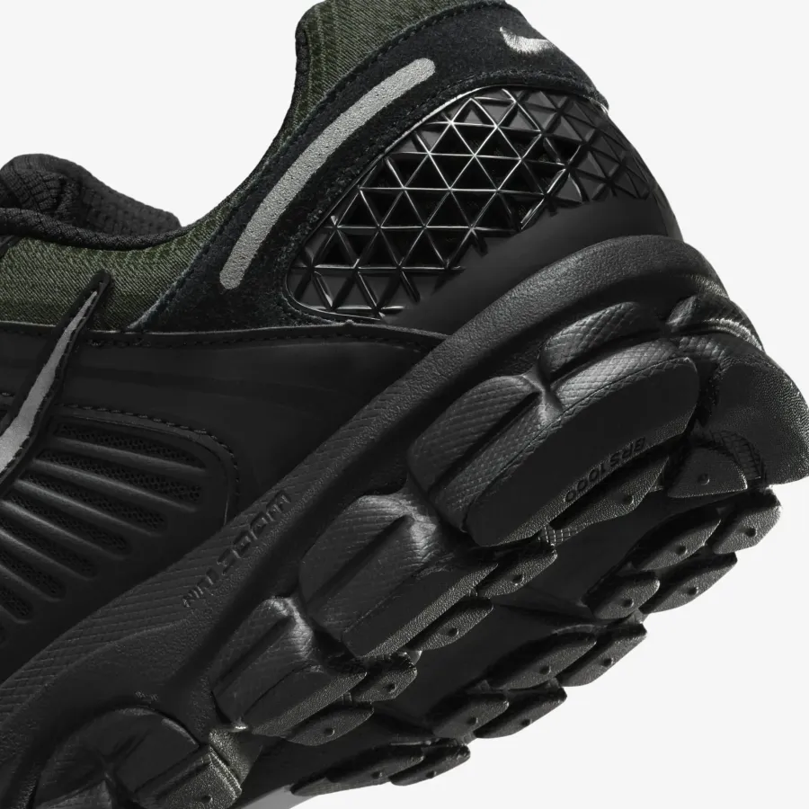 Кросівки Nike Zoom Vomero 5 HV2527-001