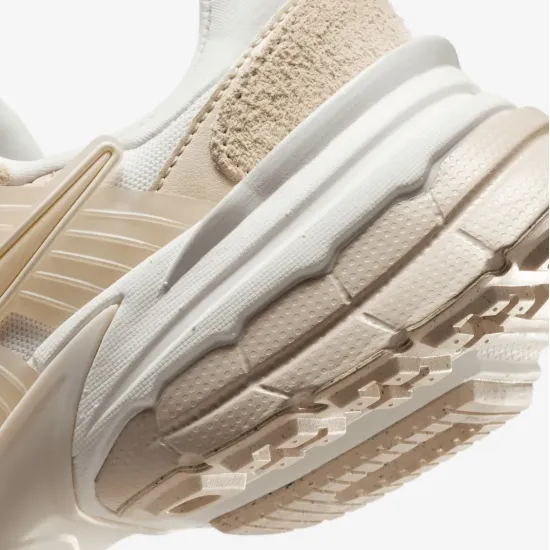 Кросівки Nike V2K Run HV3917-133