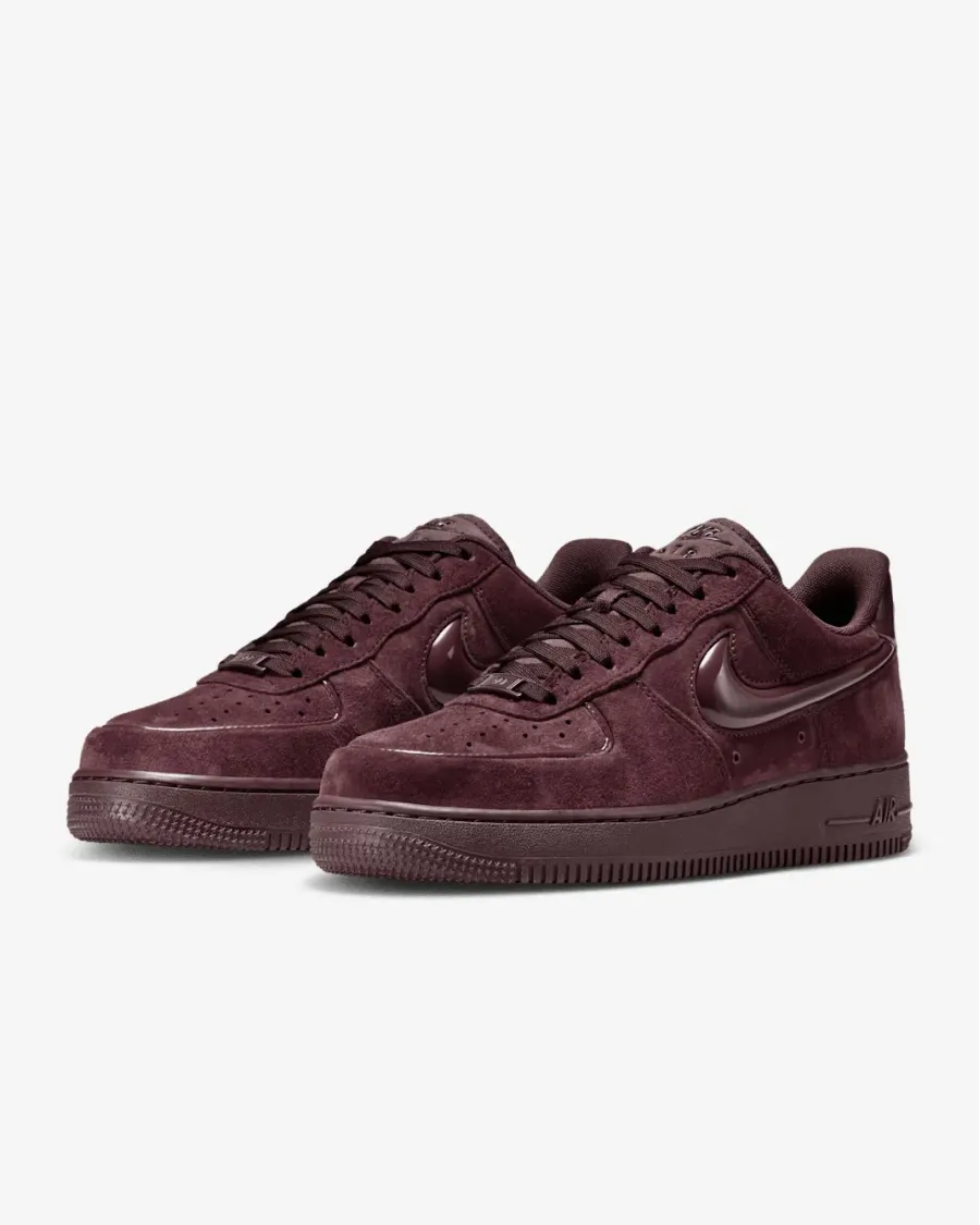 Кросівки Nike Air Force 1 07 HV4406-600