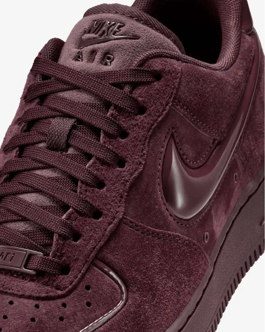 Кросівки Nike Air Force 1 07 HV4406-600