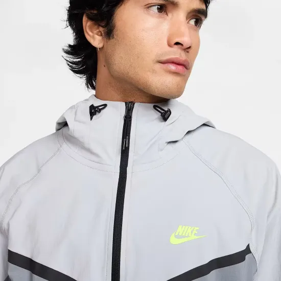 Куртка Nike Tech Woven Full-Zip Windrunner HV6514-065