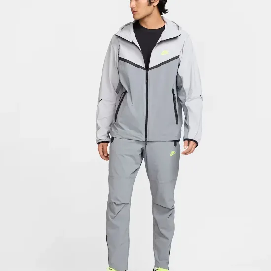 Куртка Nike Tech Woven Full-Zip Windrunner HV6514-065