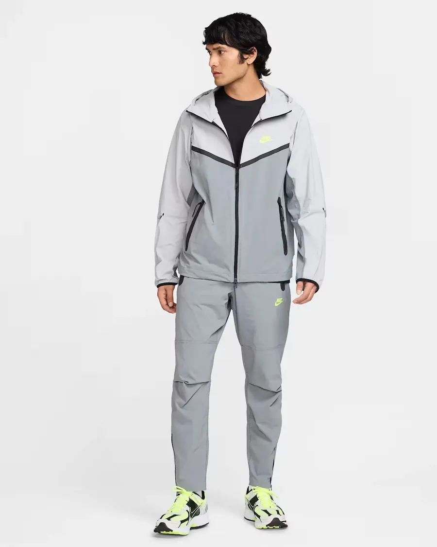 Куртка Nike Tech Woven Full-Zip Windrunner HV6514-065
