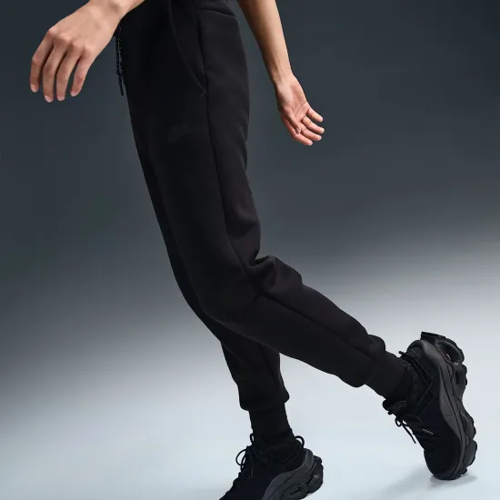 Штани Nike Sportswear Tech Fleece Mid-Rise HV6779-010