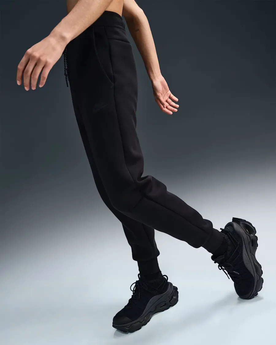 Штани Nike Sportswear Tech Fleece Mid-Rise HV6779-010