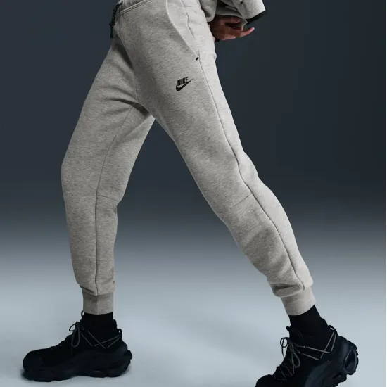 Штани Nike Sportswear Tech Fleece Mid-Rise HV6779-063
