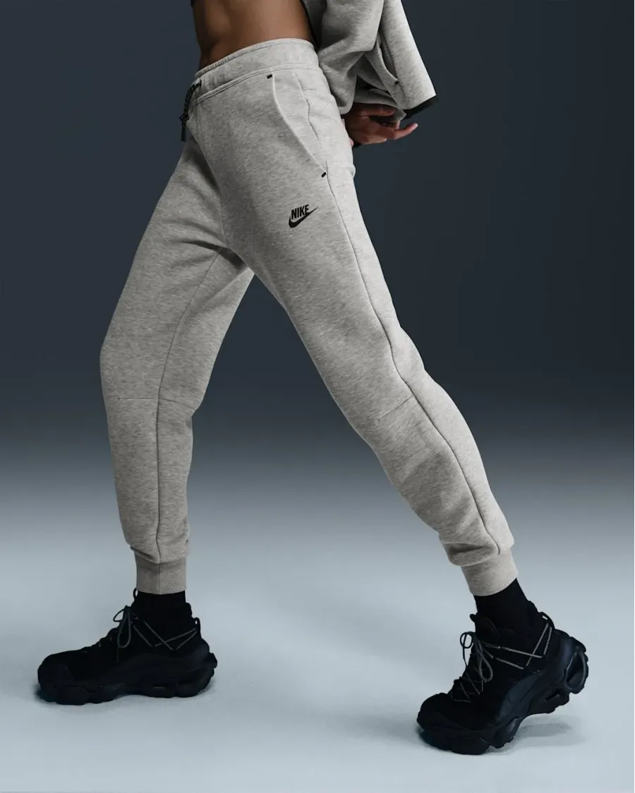 Штани Nike Sportswear Tech Fleece Mid-Rise HV6779-063