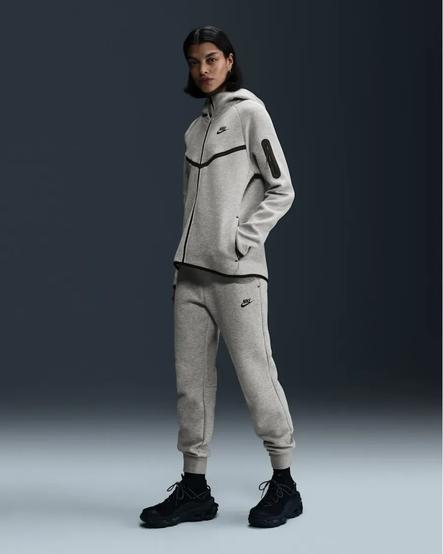 Штани Nike Sportswear Tech Fleece Mid-Rise HV6779-063