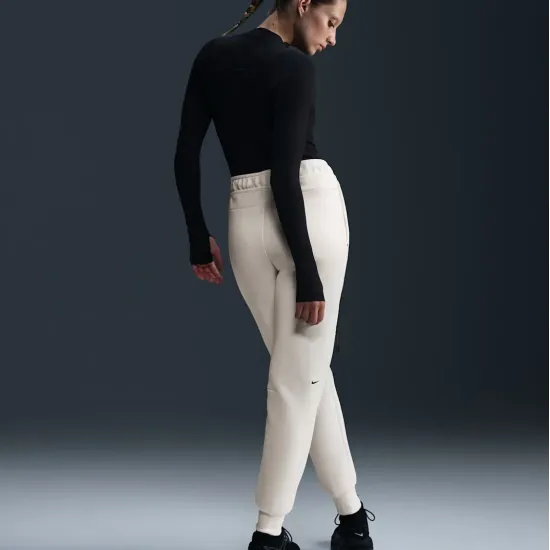 Штани Nike Sportswear Tech Fleece Mid-Rise HV6779-110
