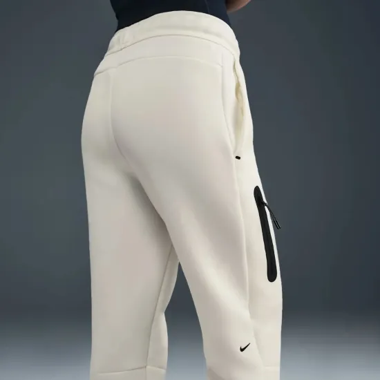 Штани Nike Sportswear Tech Fleece Mid-Rise HV6779-133