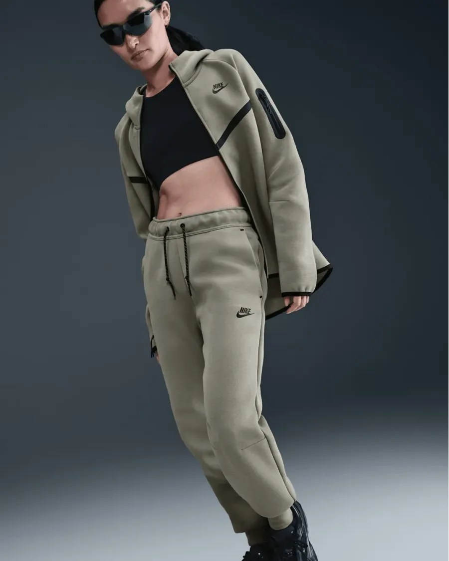 Штани Nike Sportswear Tech Fleece Mid-Rise HV6779-320