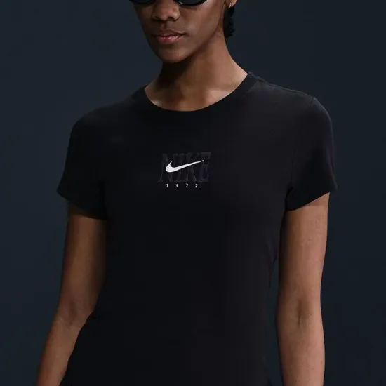 Футболка Nike Sportswear Slim Short-Sleeve Graphic Tee IB2444-010
