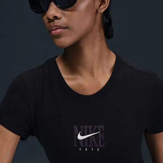 Футболка Nike Sportswear Slim Short-Sleeve Graphic Tee IB2444-010