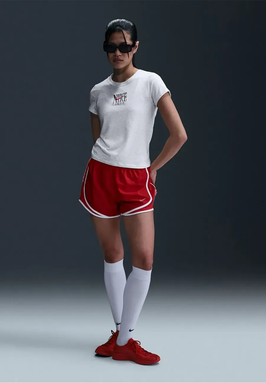 Футболка Nike Sportswear Slim Short-Sleeve Graphic Tee IB2444-051