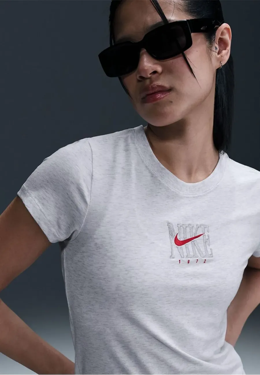 Футболка Nike Sportswear Slim Short-Sleeve Graphic Tee IB2444-051