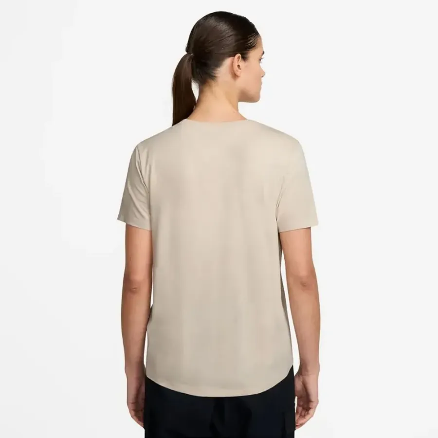 Футболка Nike Sportswear Club IB2447-104