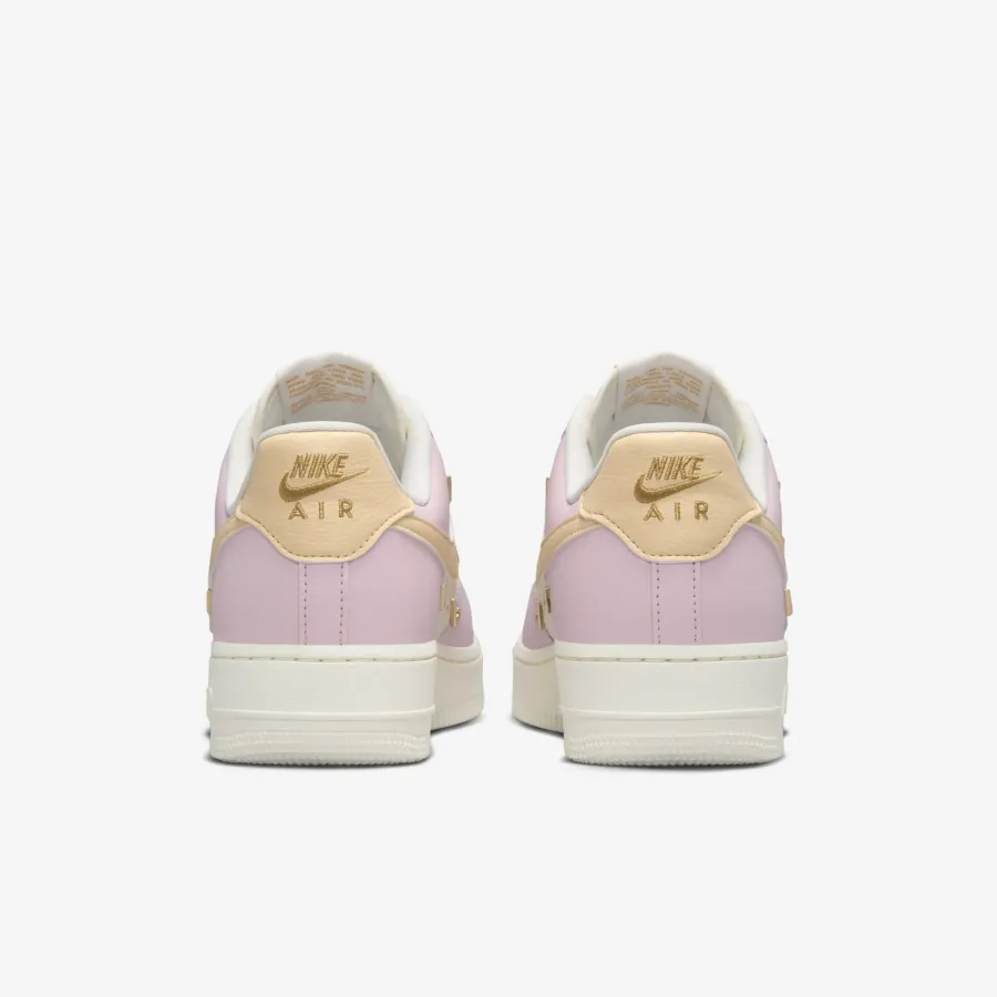 Кросівки Nike Air Force 1 '07 LX IB2574-600