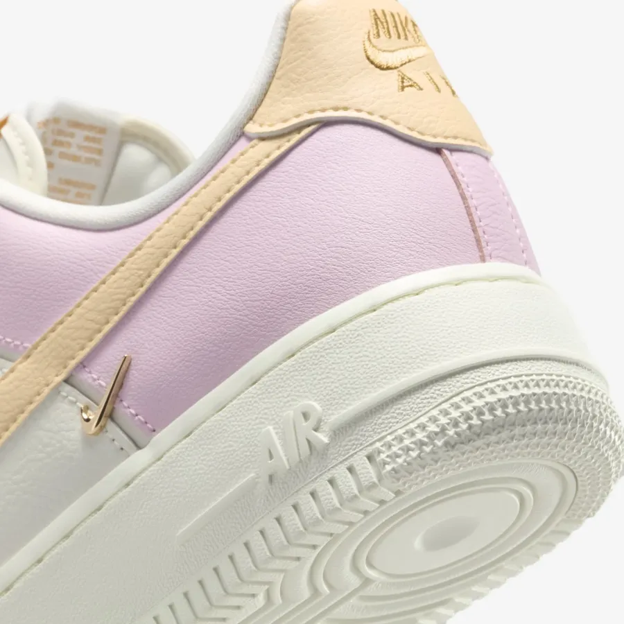 Кросівки Nike Air Force 1 '07 LX IB2574-600