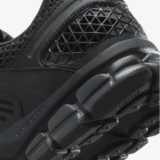 Кросівки Nike Zoom Vomero 5 SE IB4397-001